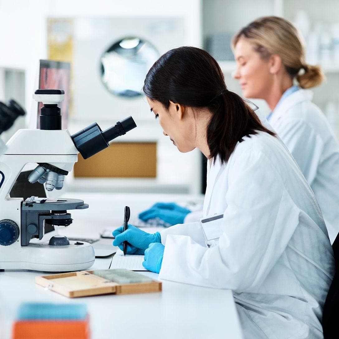 A clinical team at work in the lab